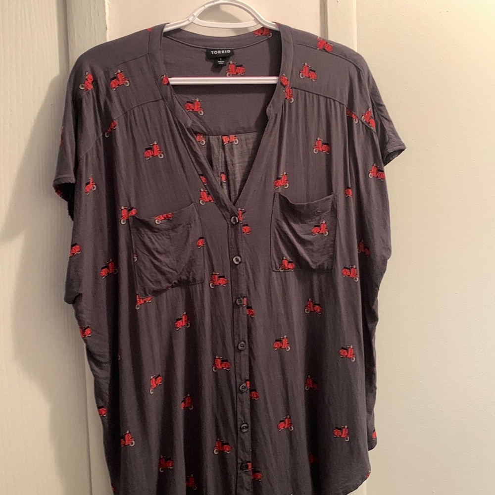 COPY - 🅰️$5 ADD ON‼️Super cute Torrid red scooter cap sleeve button down blouse…